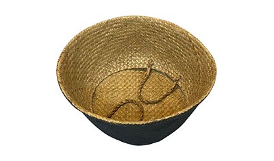 cesta com alca decorativo em palha 32cm preto detalhado perto