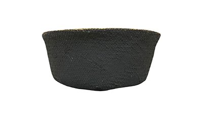 cesta com alca decorativo em palha 32cm preto detalhes aberto